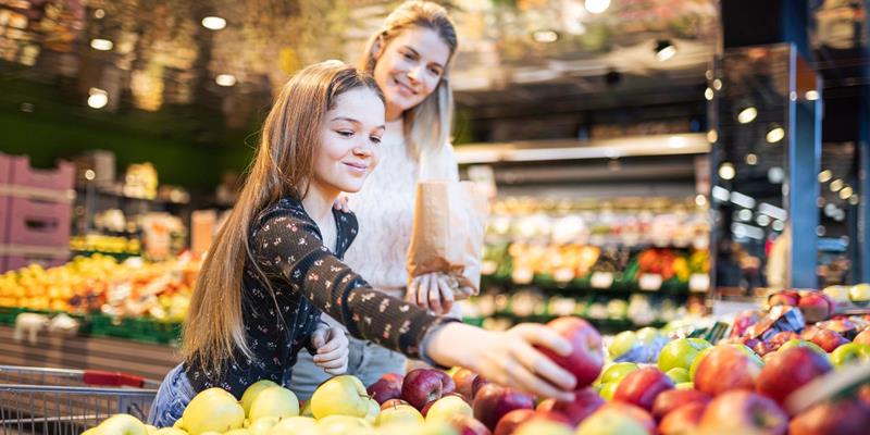 Die Obstgenossenschaft Frubona Terlan bietet frische Südtiroler Äpfel für die ganze Familie