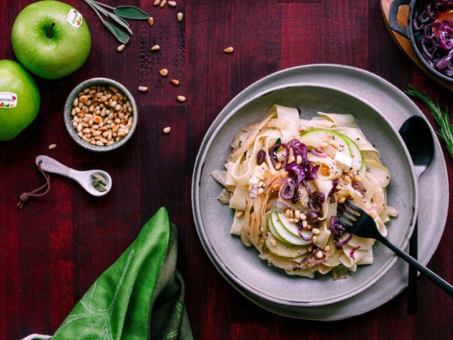 Pasta mit Fenchel, grünem Apfel und Camembert