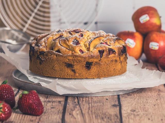 Apfelkuchen mit Erdbeeren