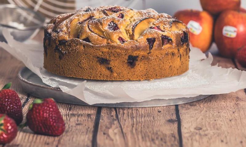 Apfelkuchen mit Erdbeeren